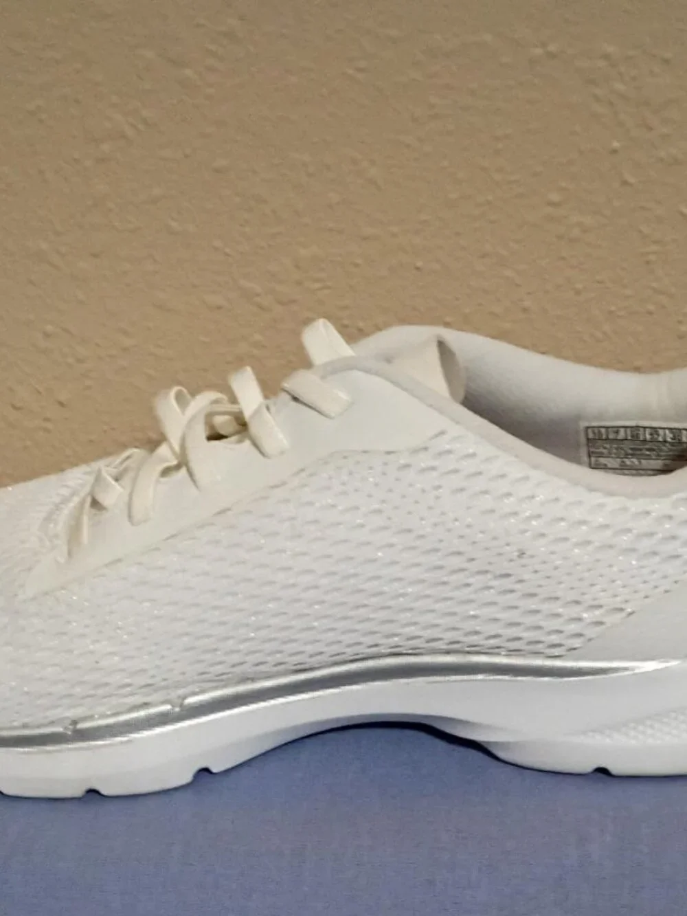SKECHERS GO WALK Slip on Sneakers for women Size 10 White